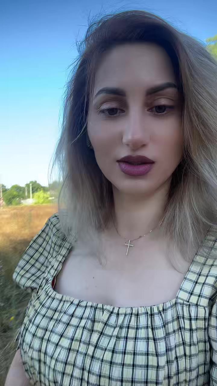 @🐝