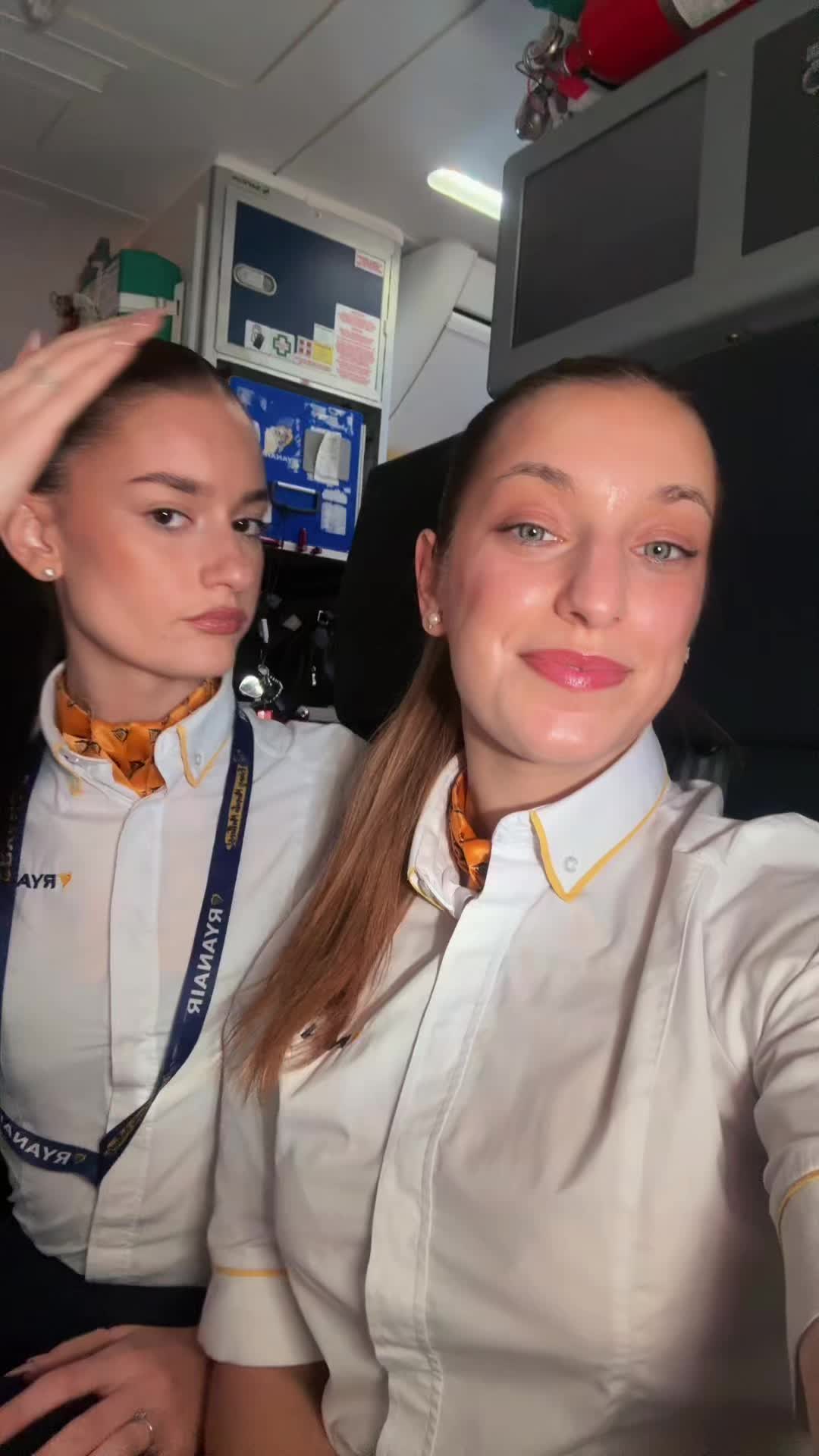 @𝓜.