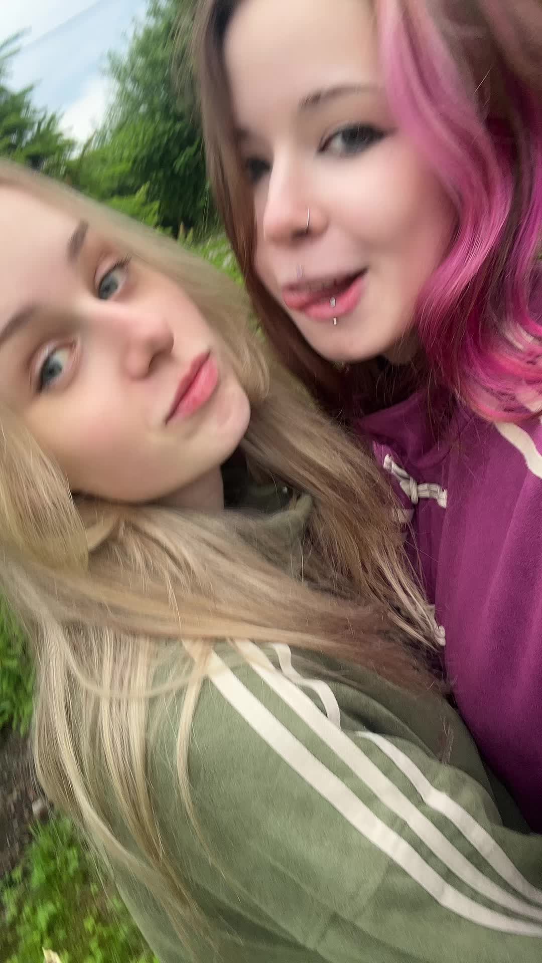 @xeuqシ