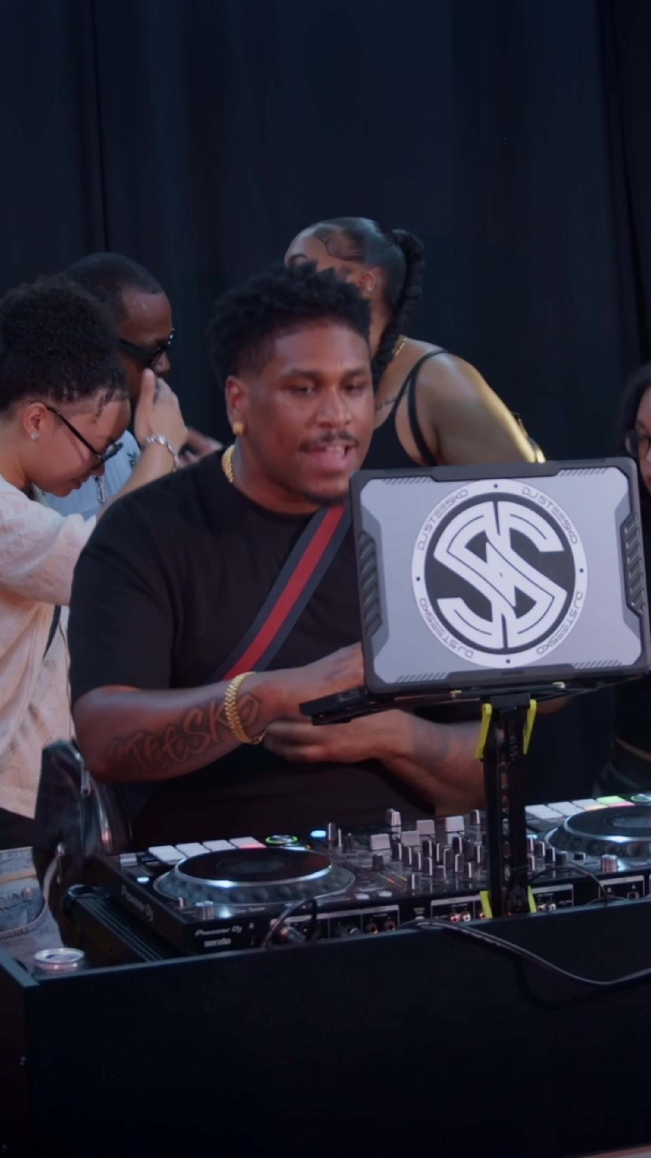@DJ STEESKO