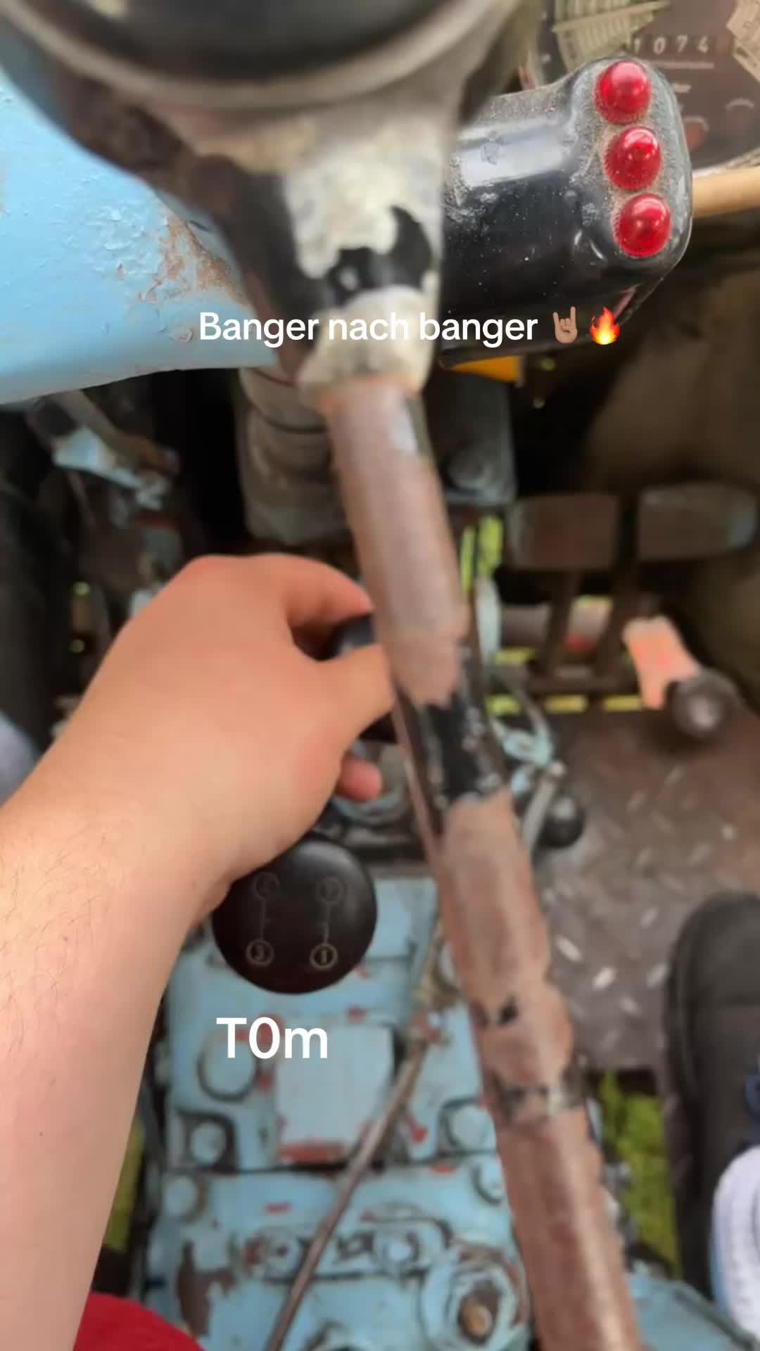 @t0m