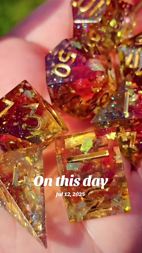 @KJ - Garnet Serpent Dice