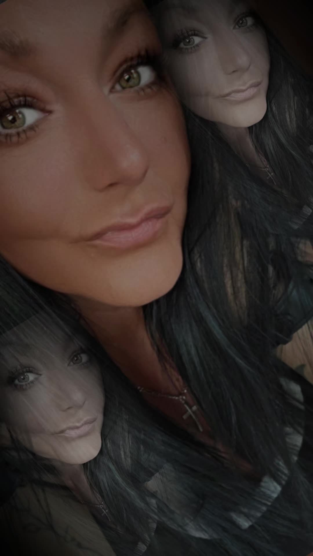 @hollykunterbunt