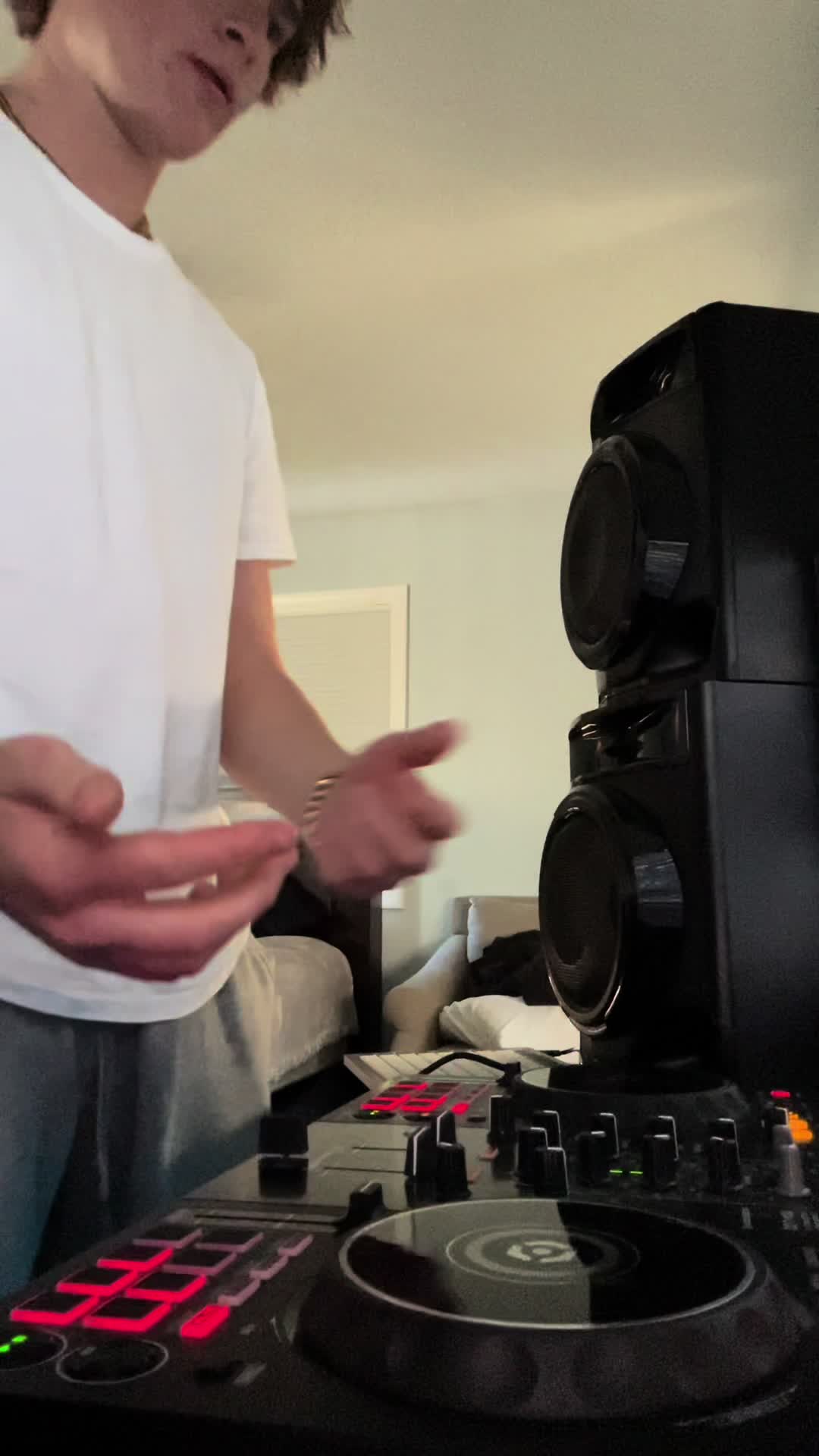 @dj4iv