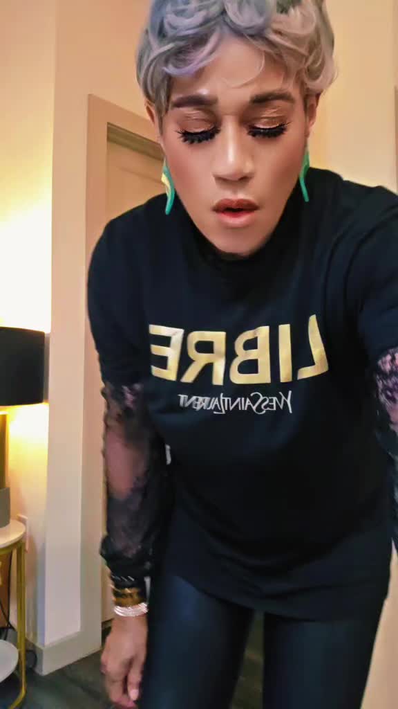 @Demi