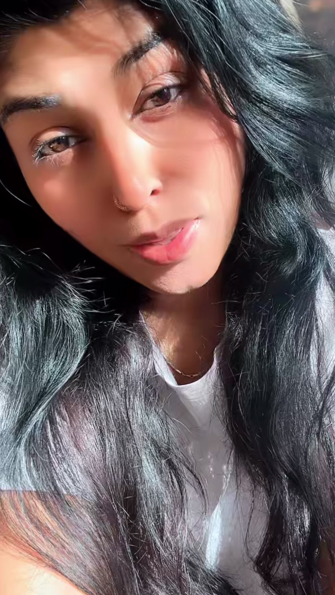 @Tharshi🖤❤️