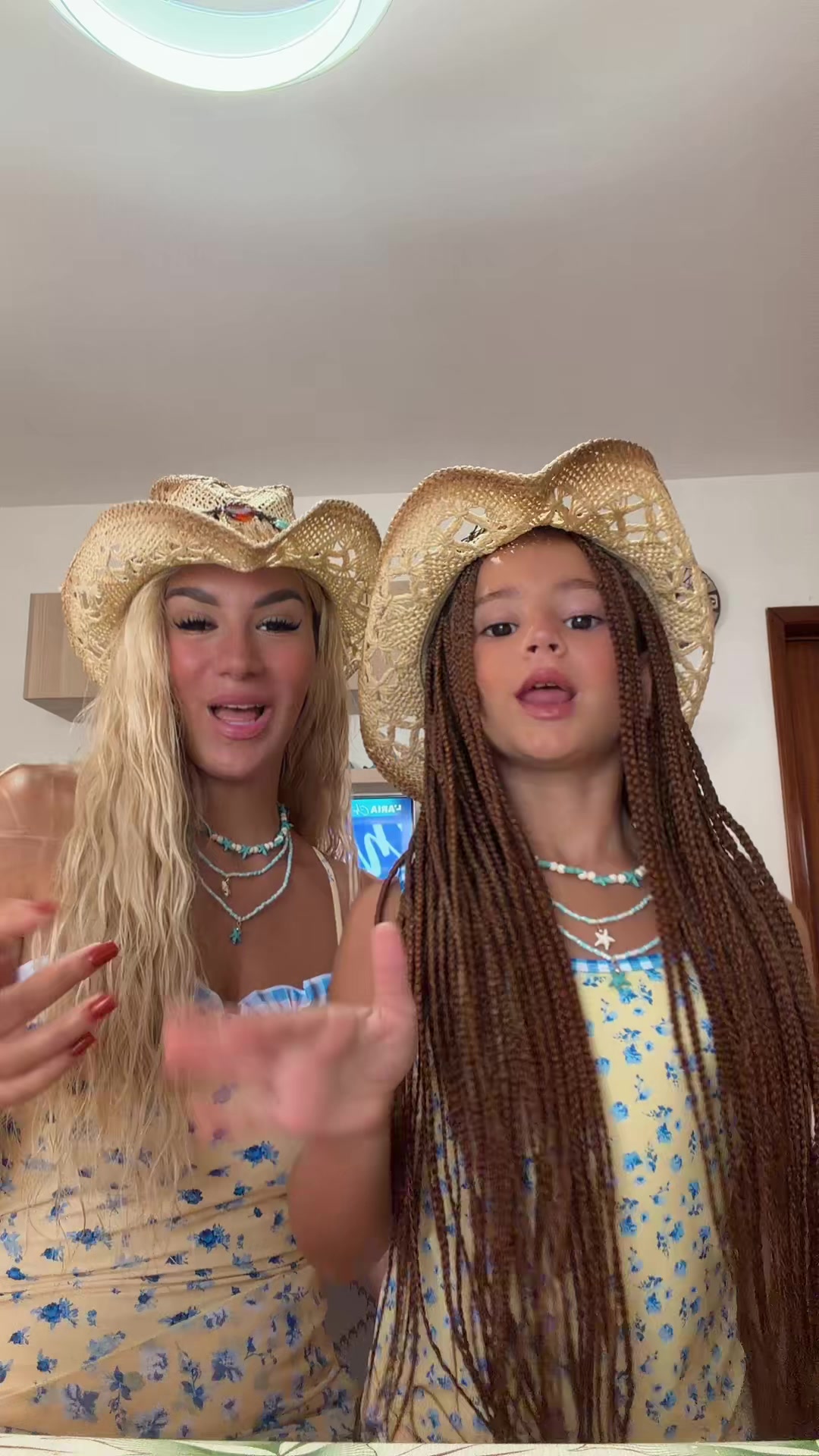 @MelinaPieroSoleil👩👧