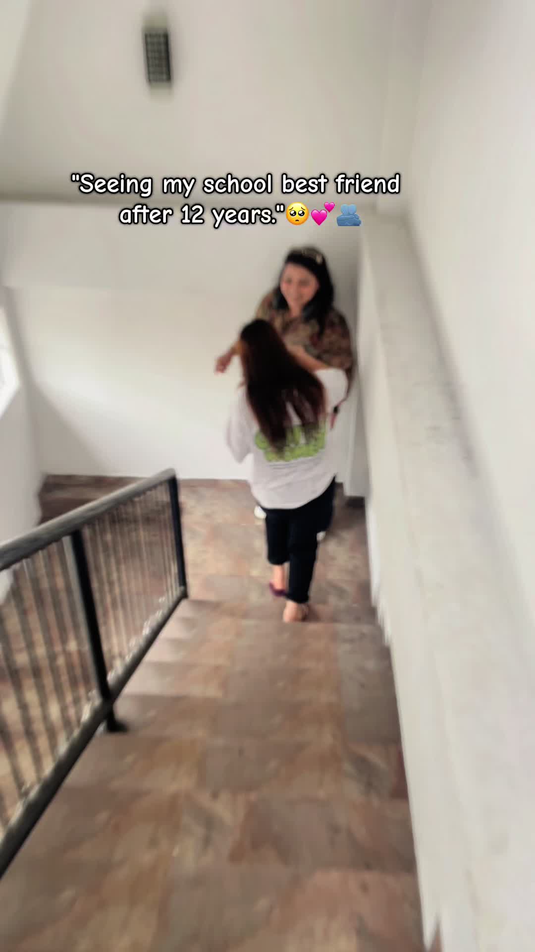 @M E L I 🇱🇰🇮🇹🇨🇭