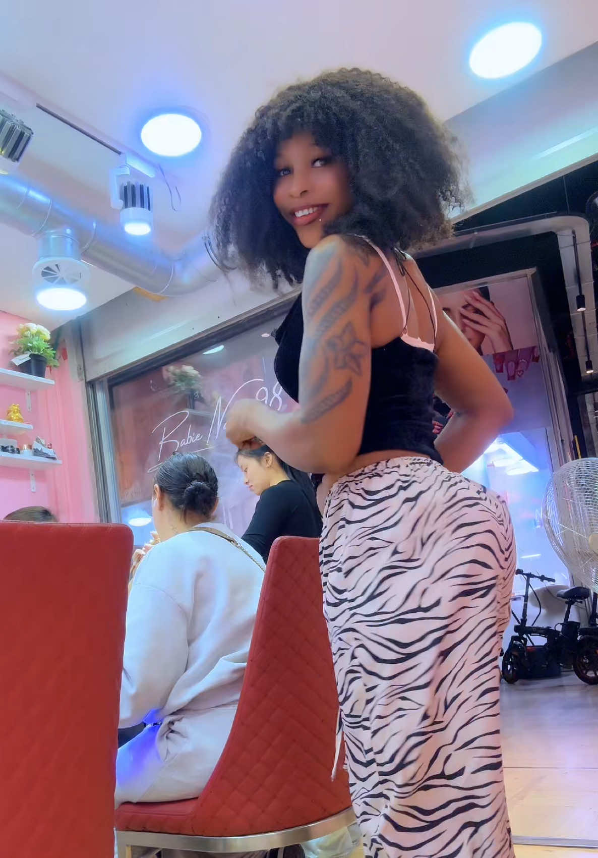 @officiallyElla38