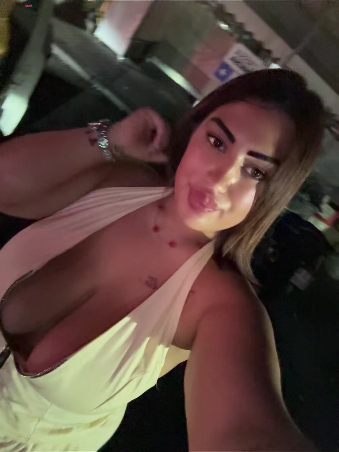 @_rosypetrone_