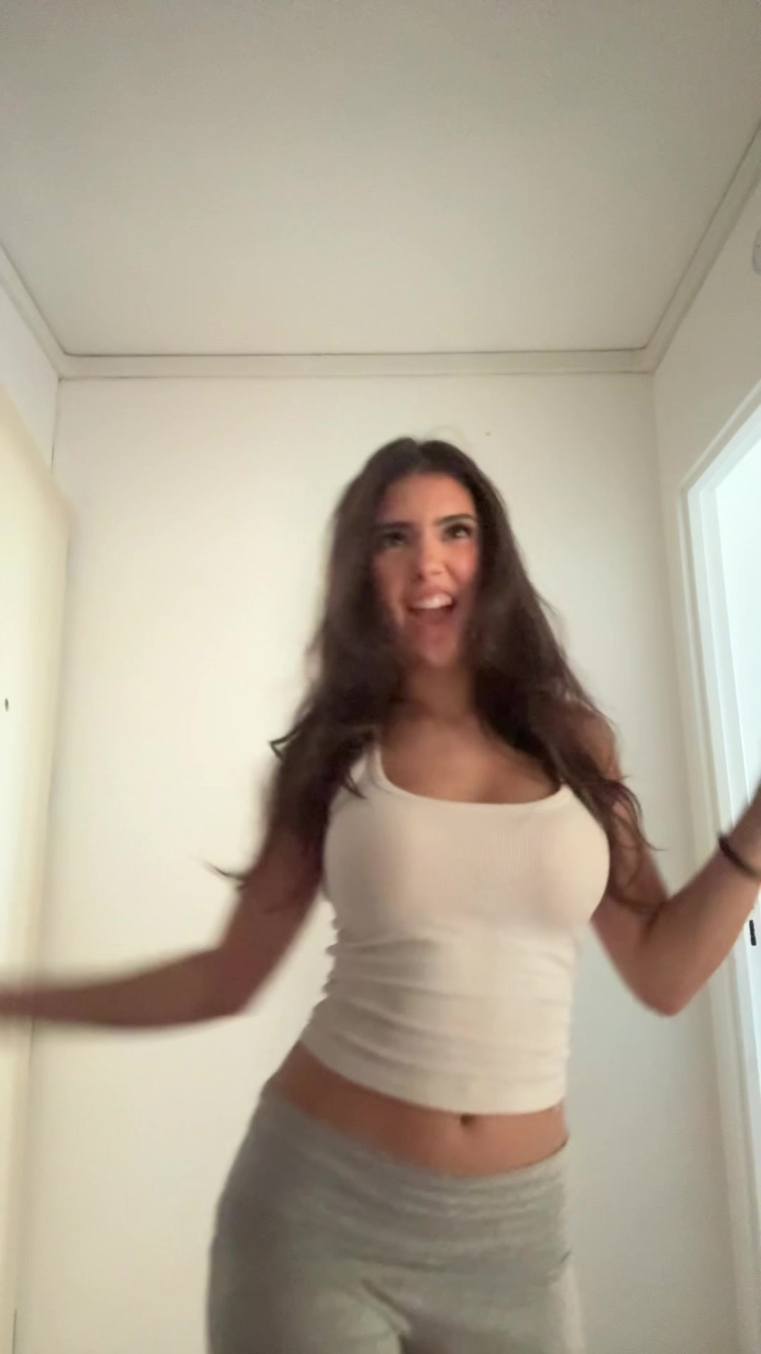 @whooischarlotte