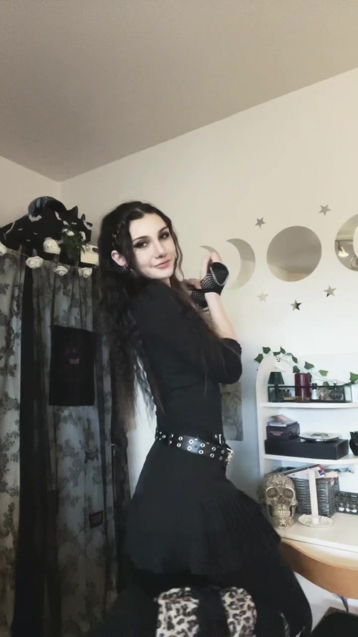 @🌑 Alina | Gothic • Alt Girl