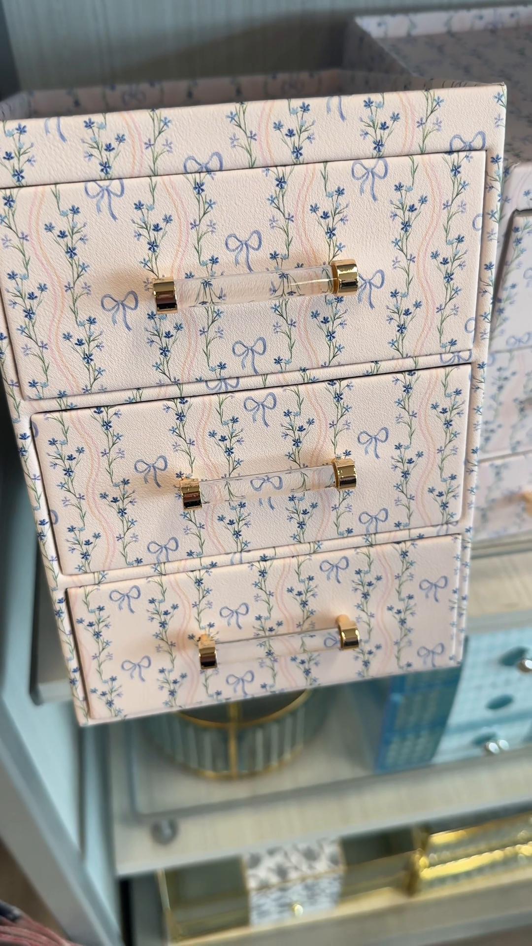@Curated by Mindy ๐ฆข๐โจ