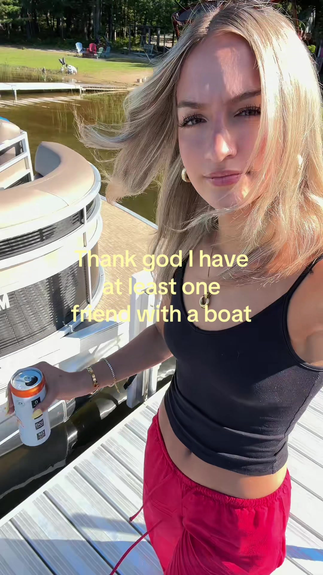 @caitlynnavery