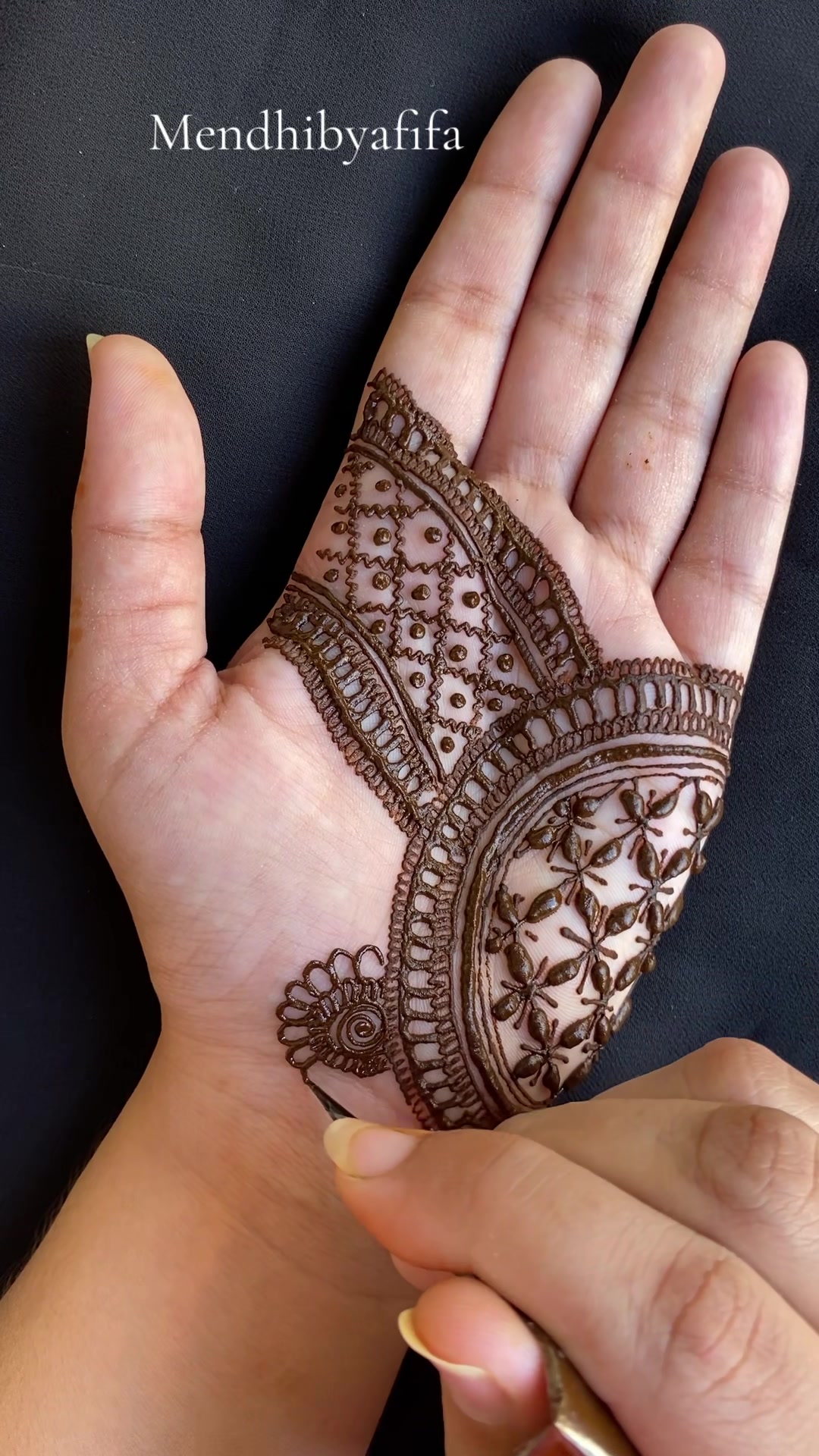 @Afifa_henna