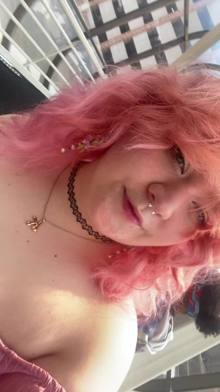 @𝓕𝓾𝔃𝔃𝔂 <3