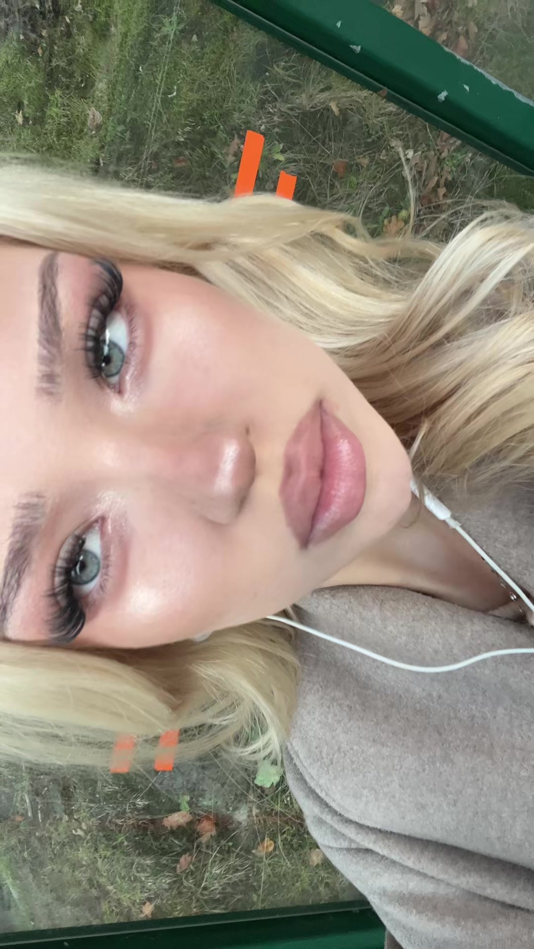 @аня