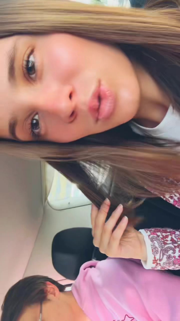 @camille_rochette