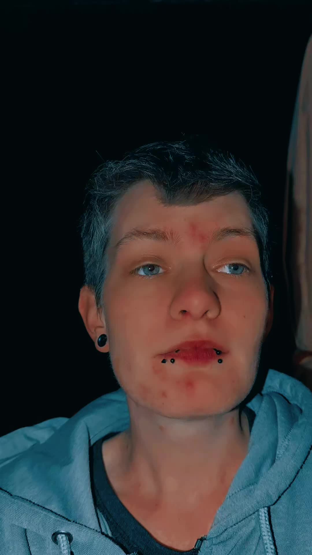 @™