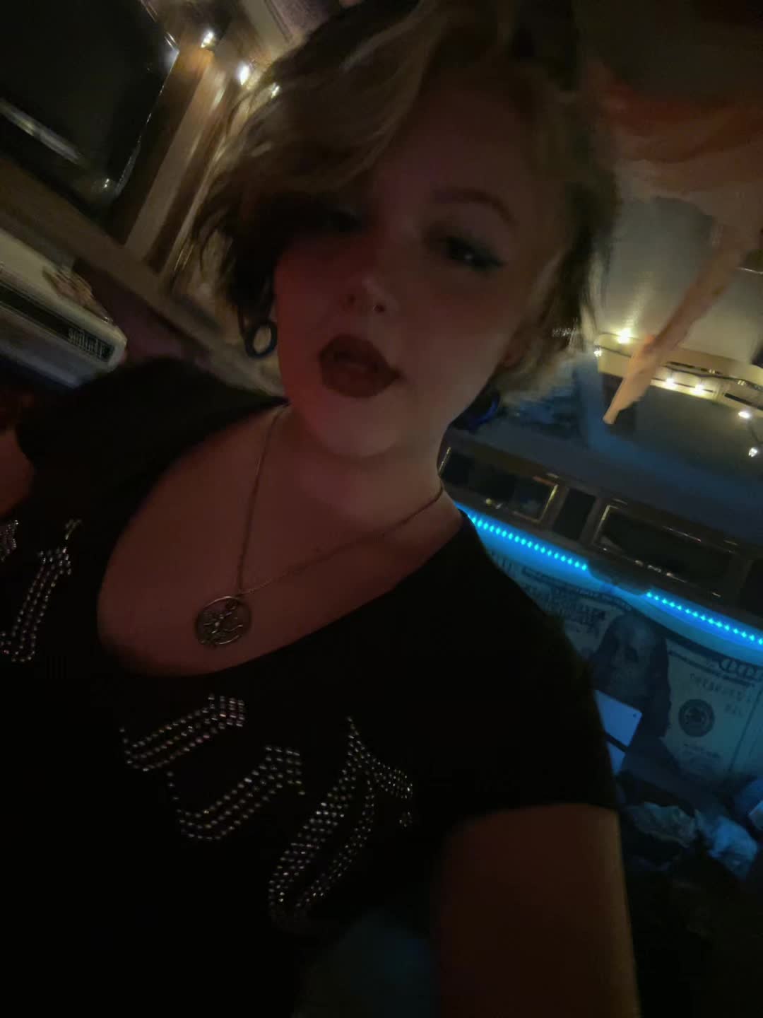@kayla☮︎︎