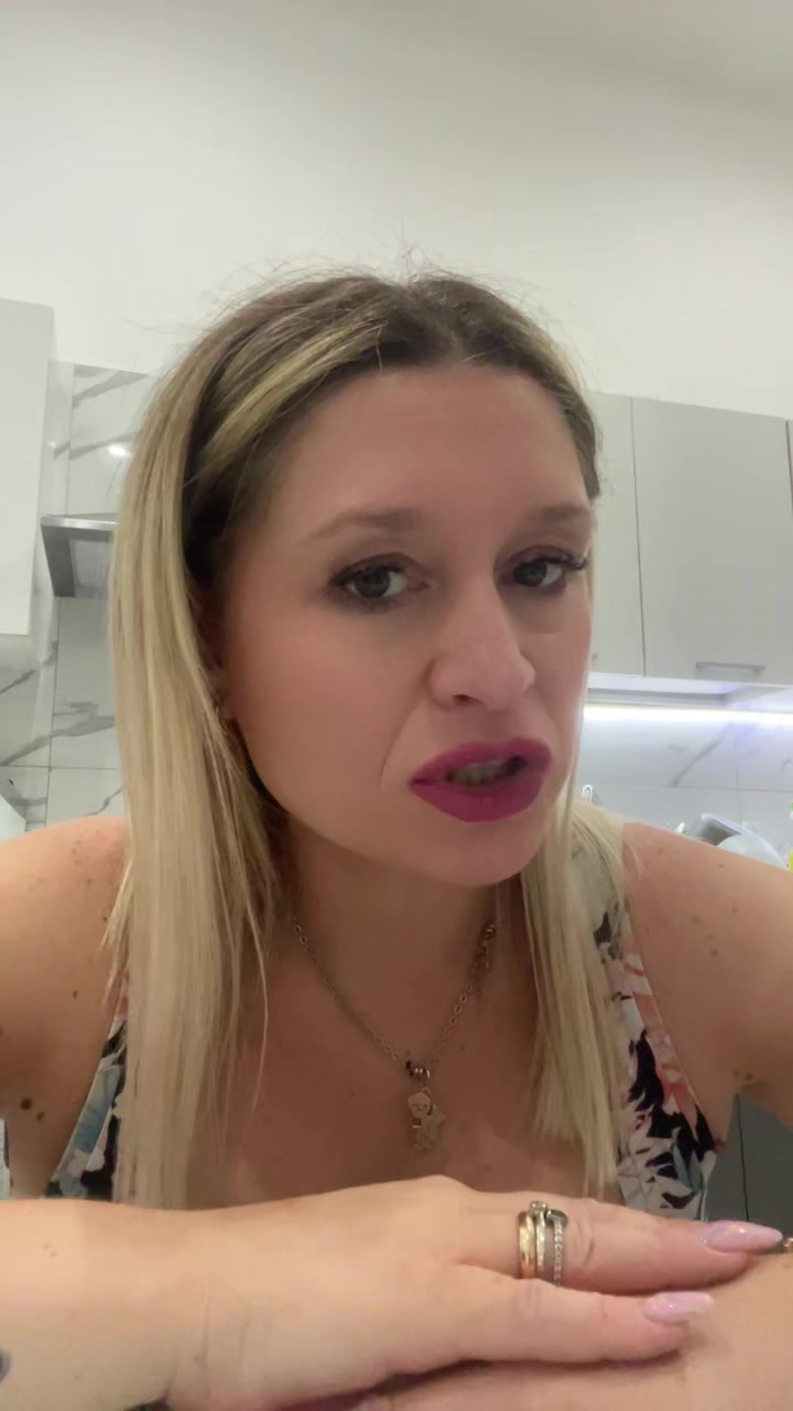 @Rosy_989