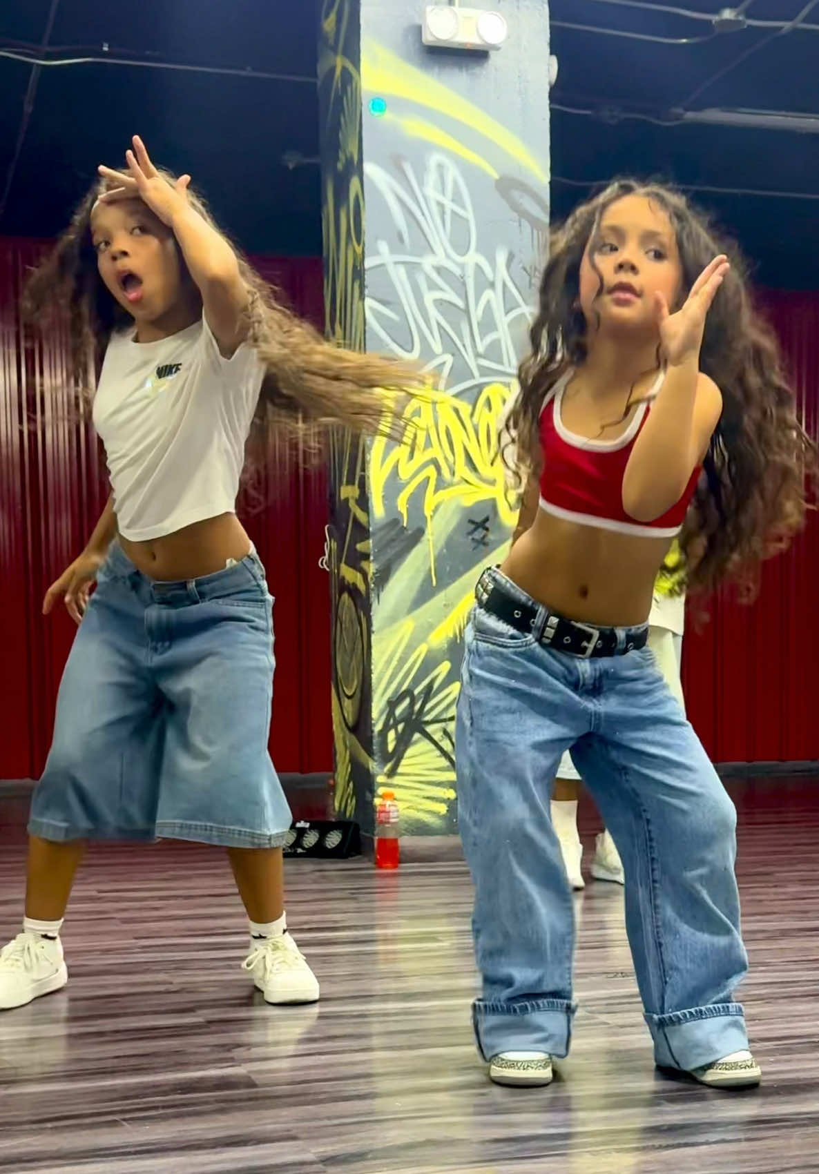 @BailaMariangelica