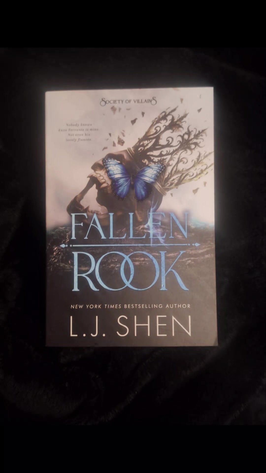 @coralbookreads