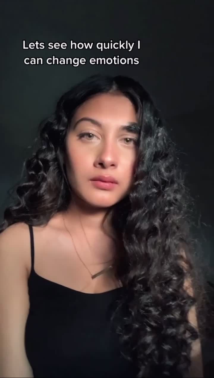 @KAVYAA🖤