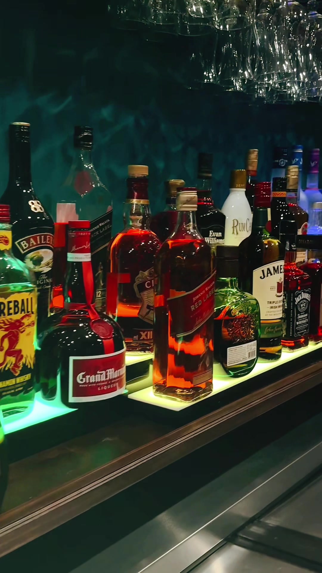 @La Cueva Bar & Grill