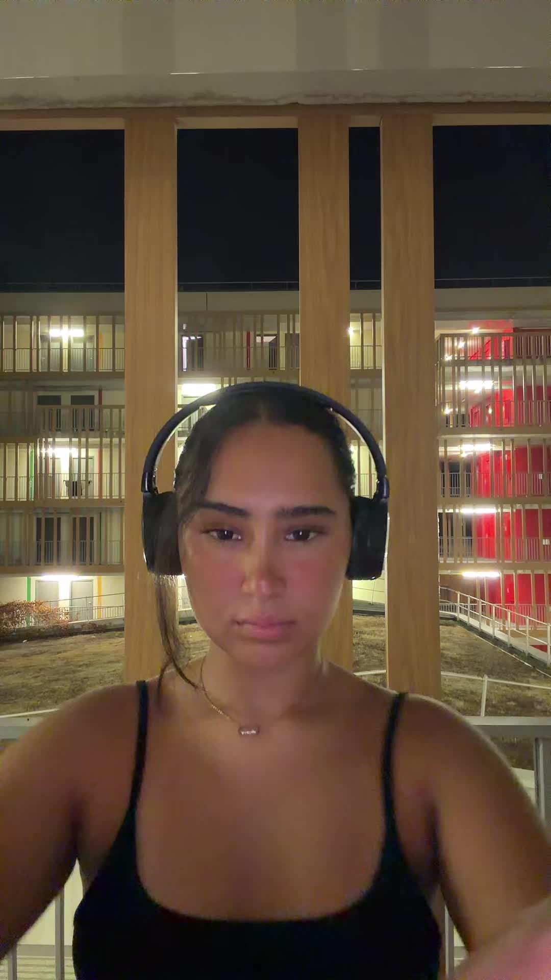@...