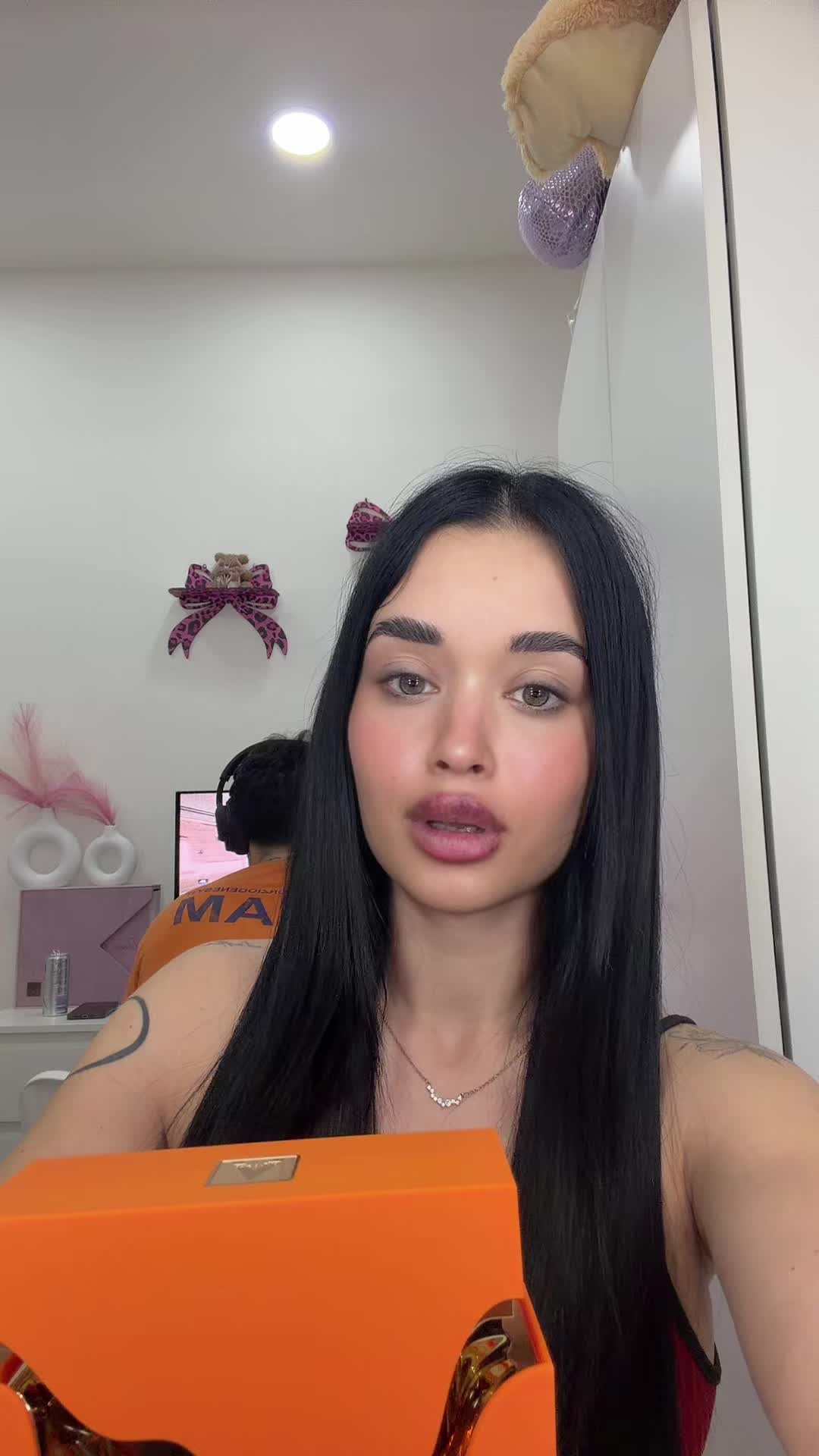 @tonyesara