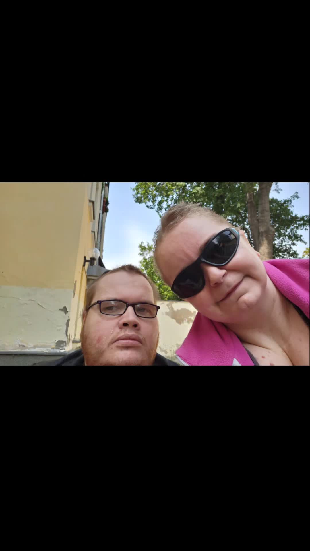 @Frau von sprechende Tomate