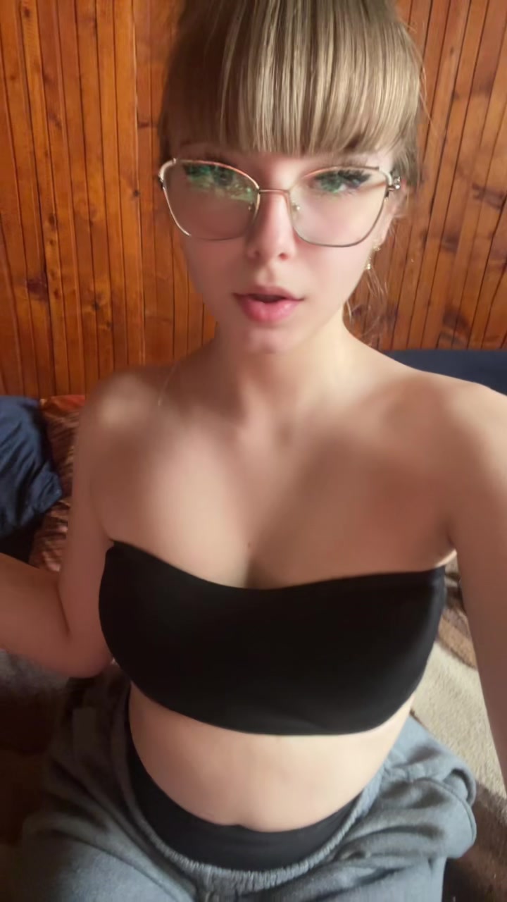 @comi