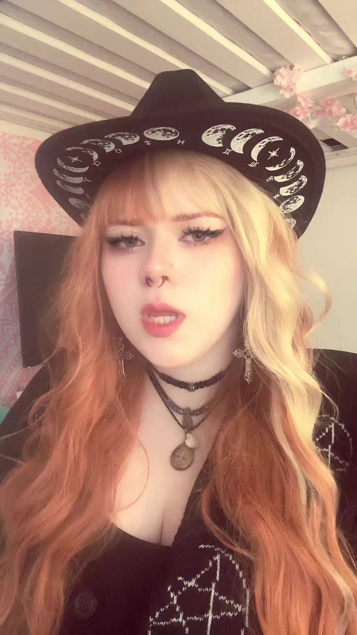 @Julie🖤