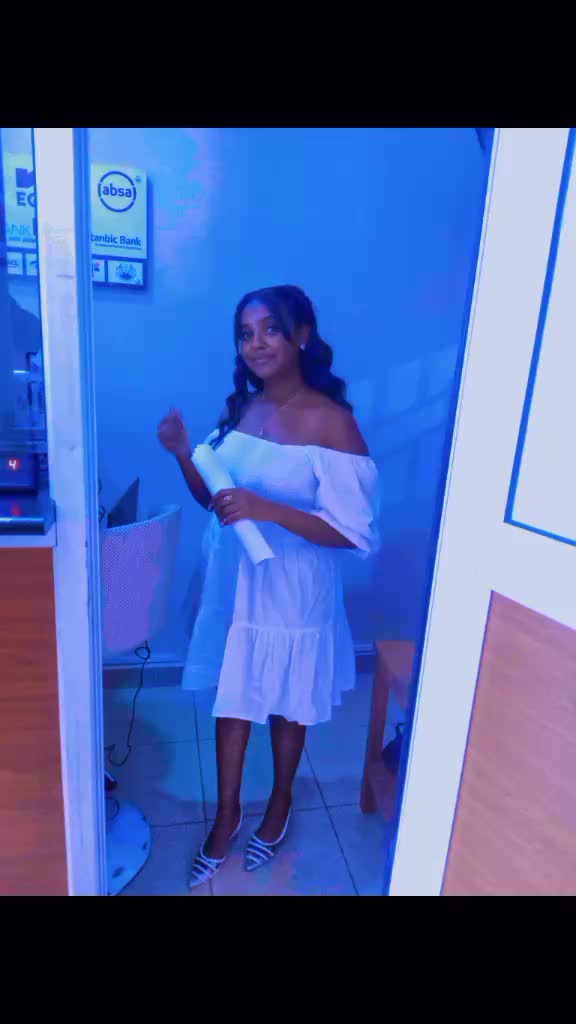 @Komungisha