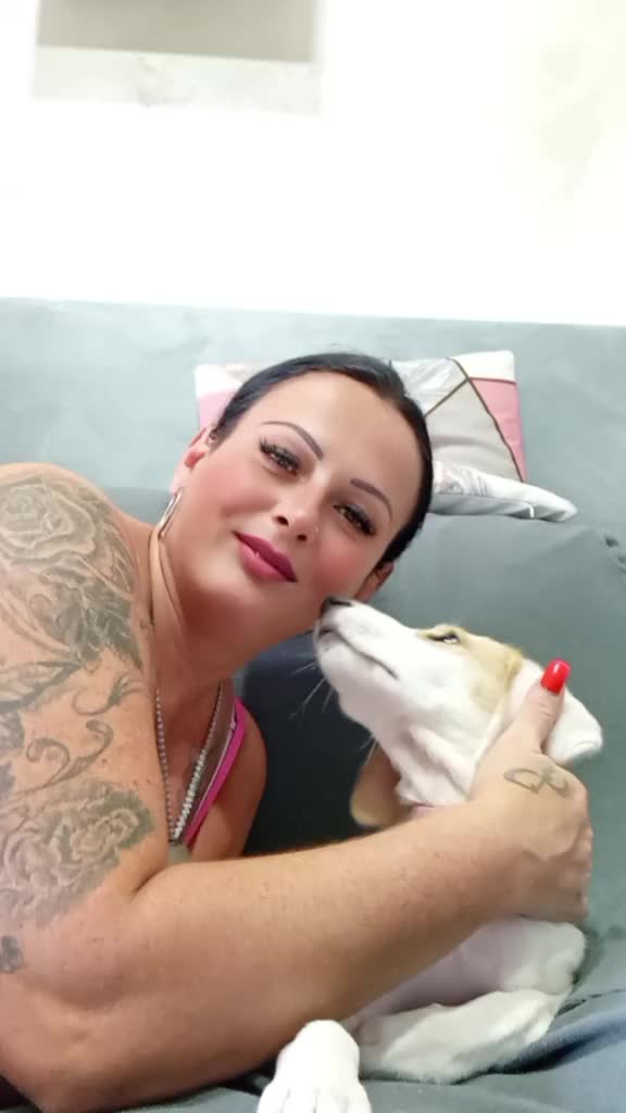 @ladeadelledee