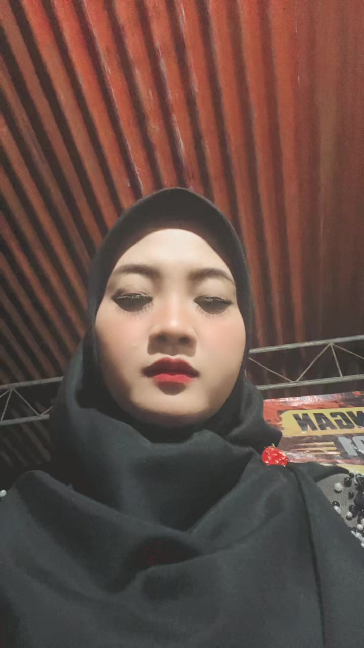 @Indah Khoerun Nisa, S. Pd 🌻 ♡