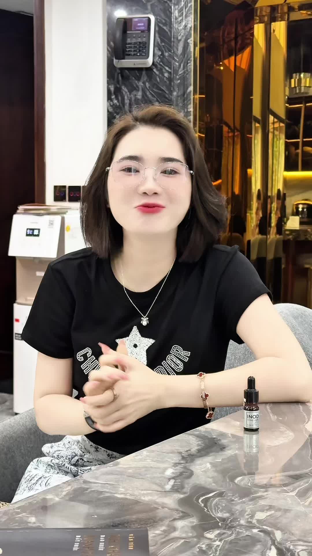 @Ho&agrave;ng Phi Huyền