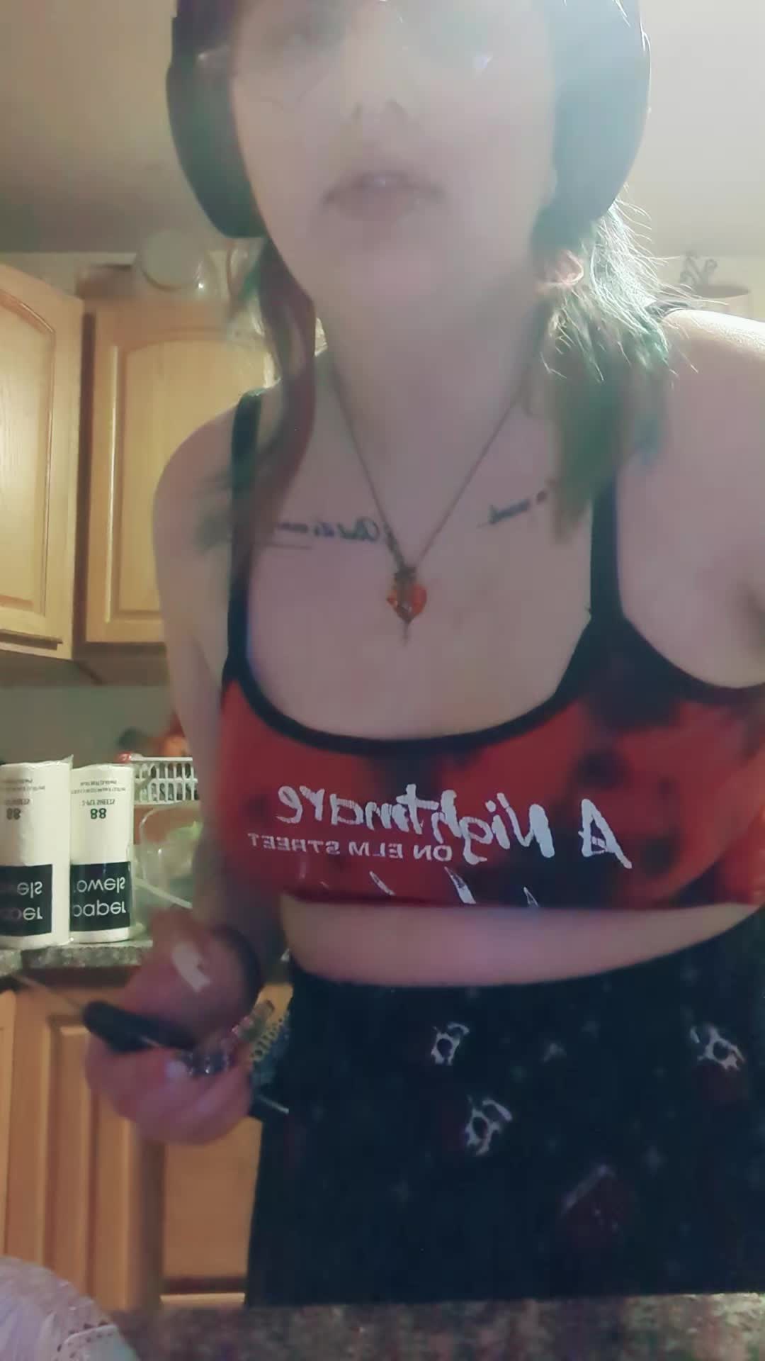 @bitchsesame