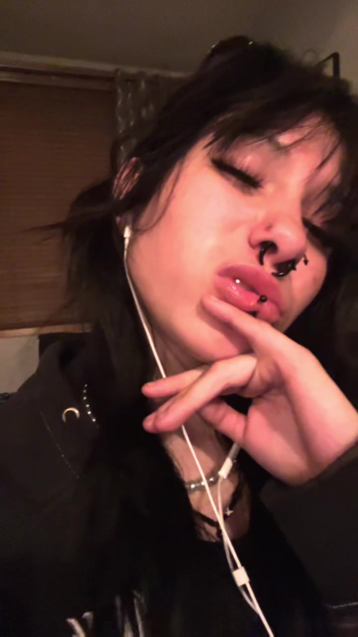 @️