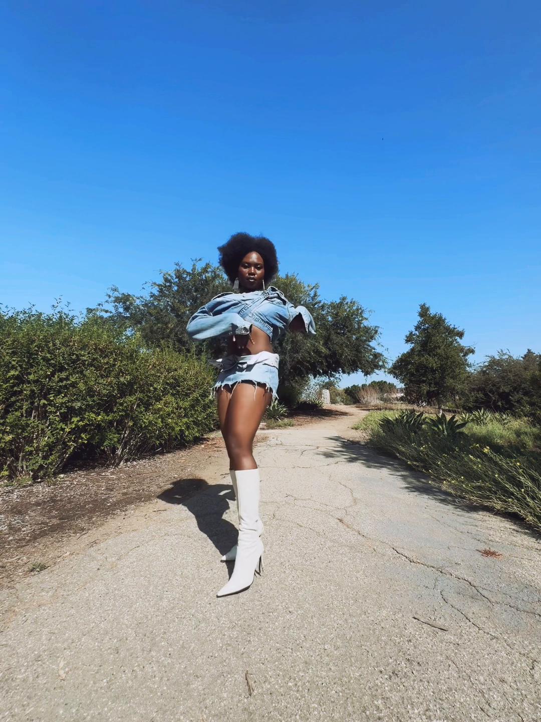 @tinaa_starra