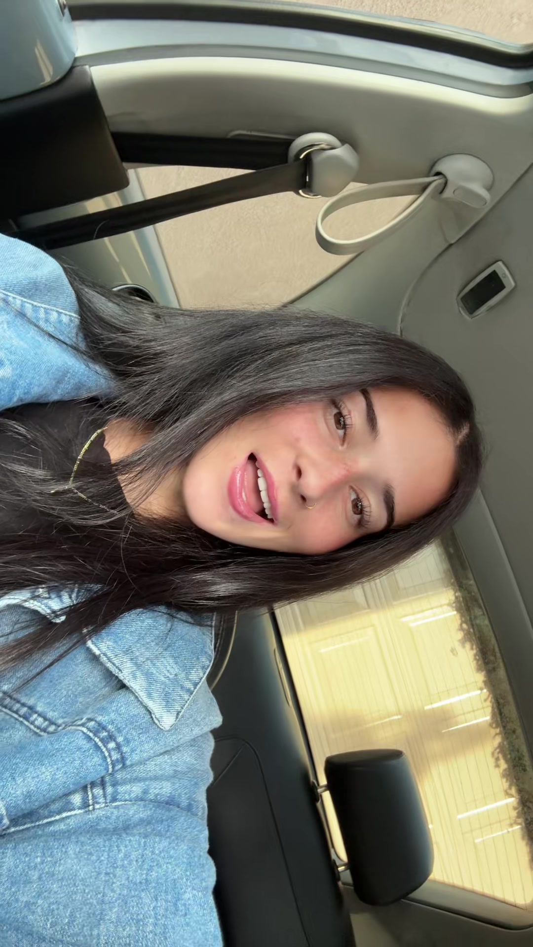 @daniela