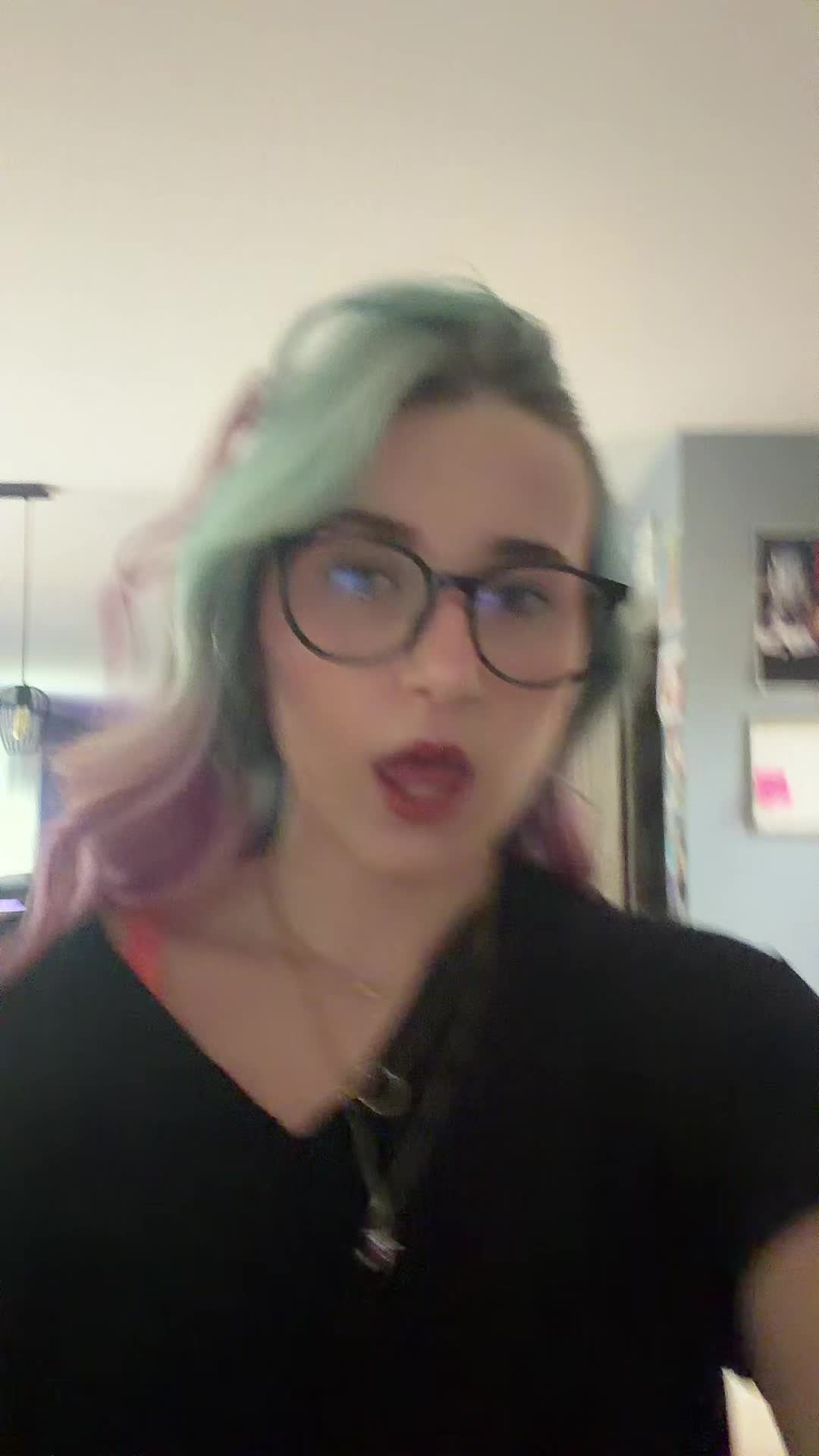 @🦄