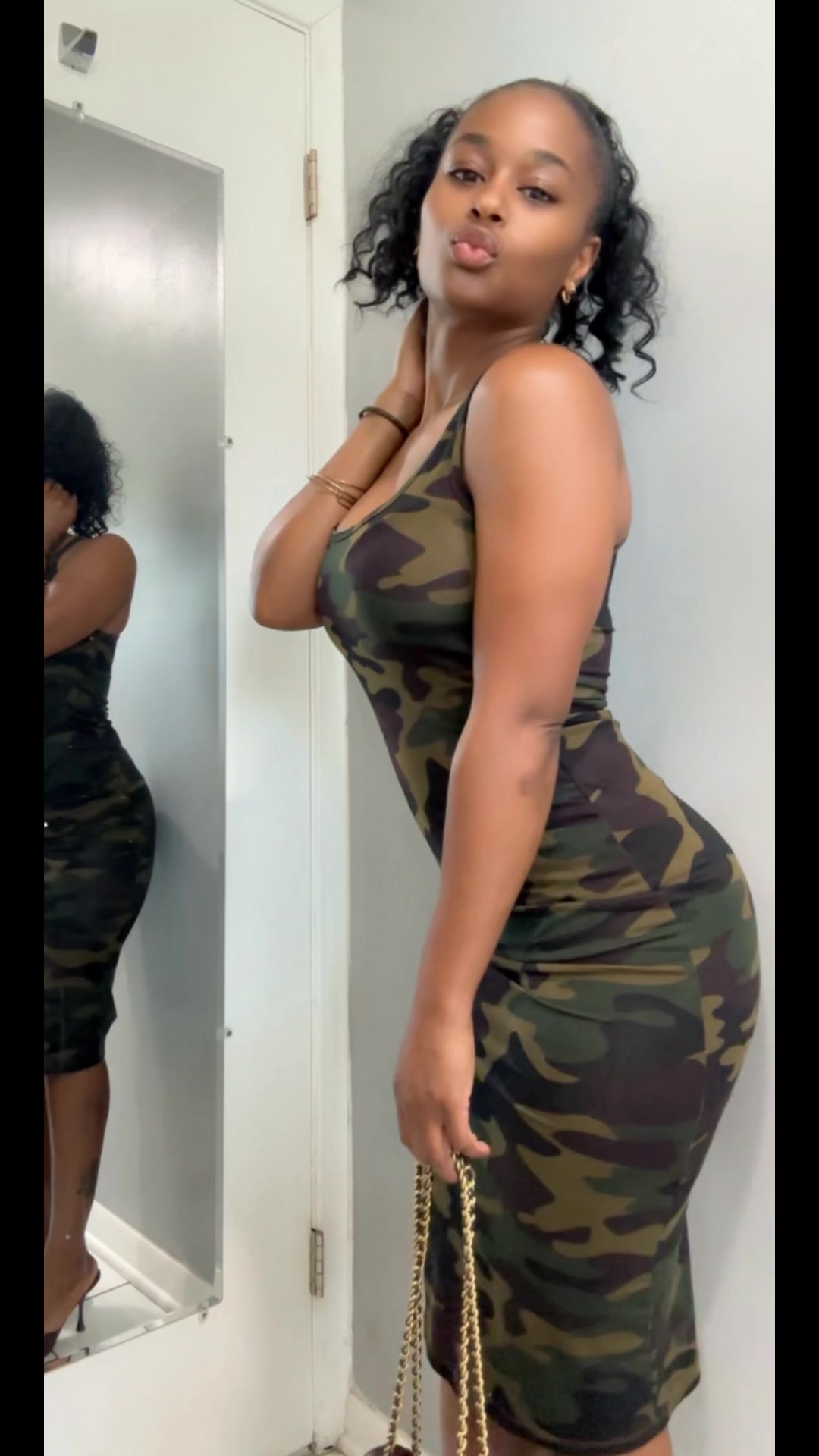 @_BigMoni