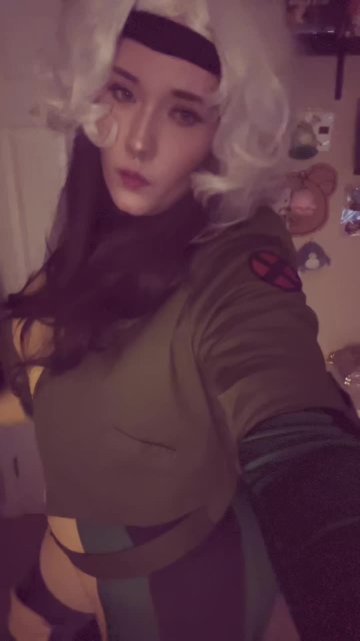 @strawberry_bun_cosplay