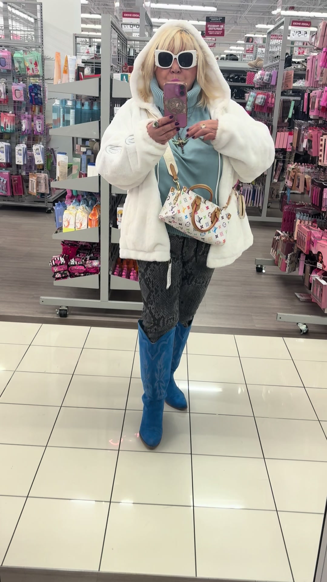 @KARINA