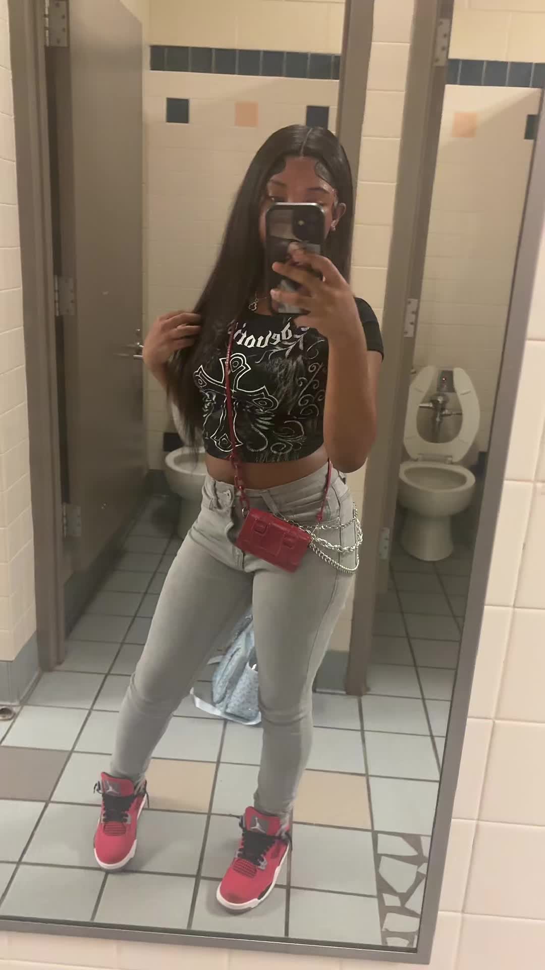 @🦈
