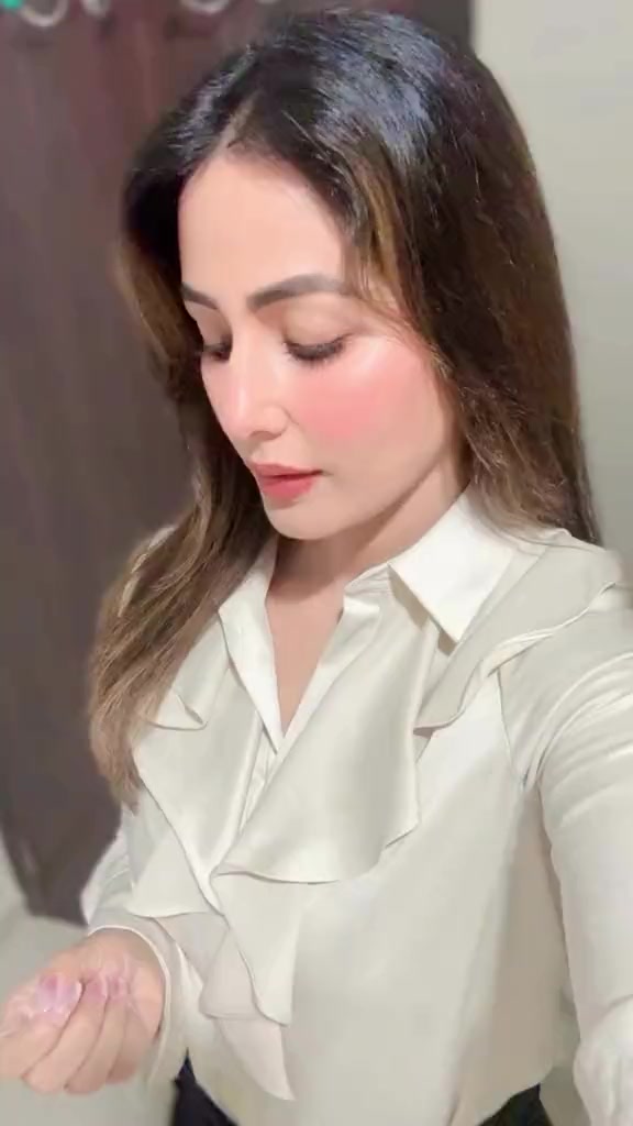 @Hina Khan 💎