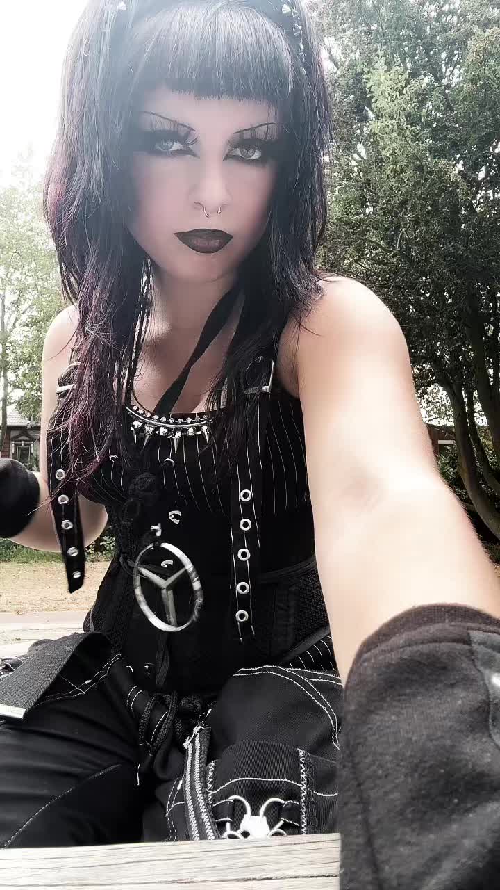 @Lina🖤🦇