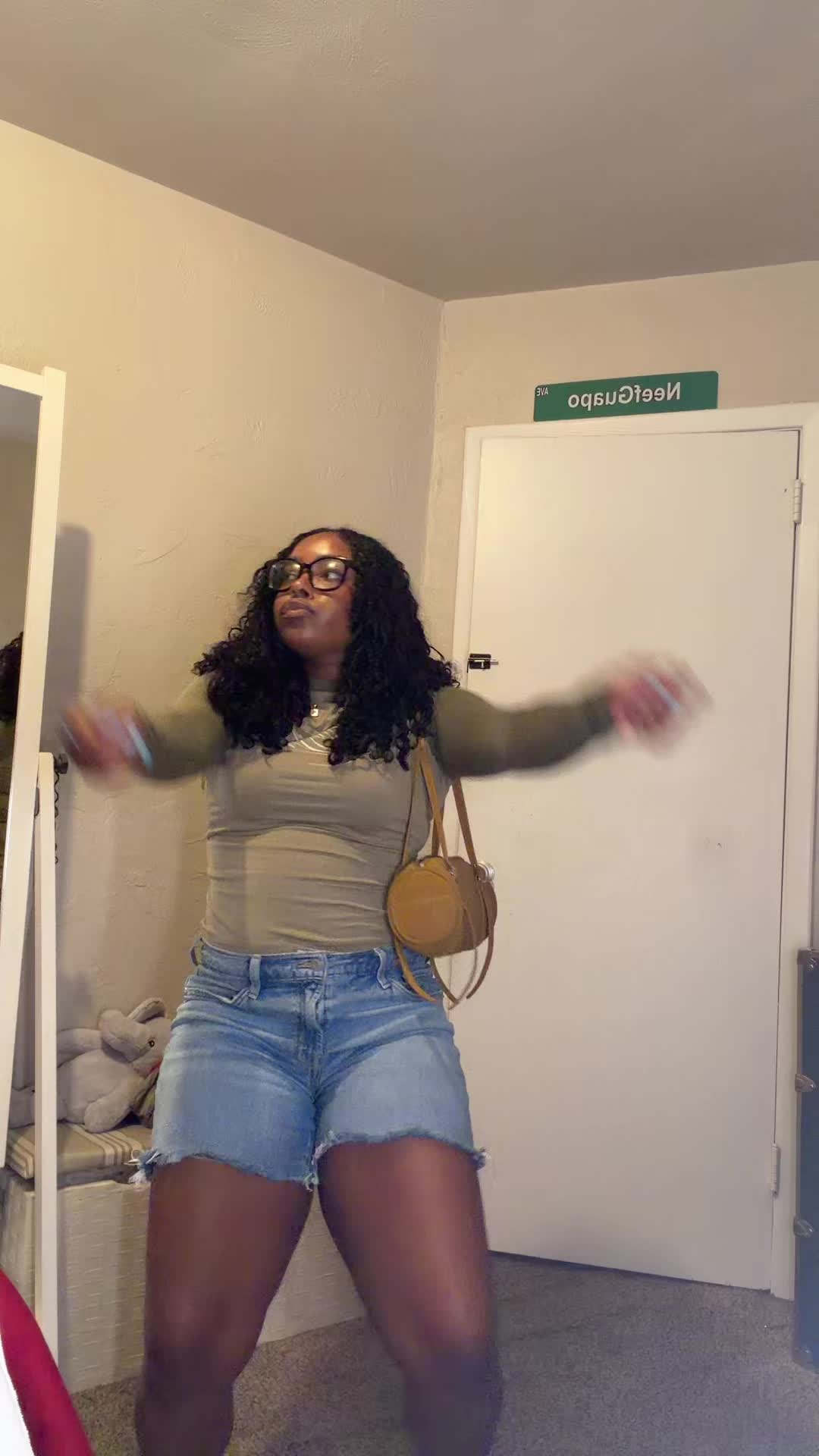 @auntiereny